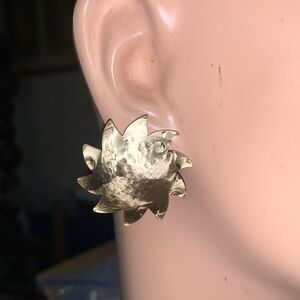 STARBURST SUN SUNFLOWER GOLDEN HAMMERED MODERNIST EARRINGS